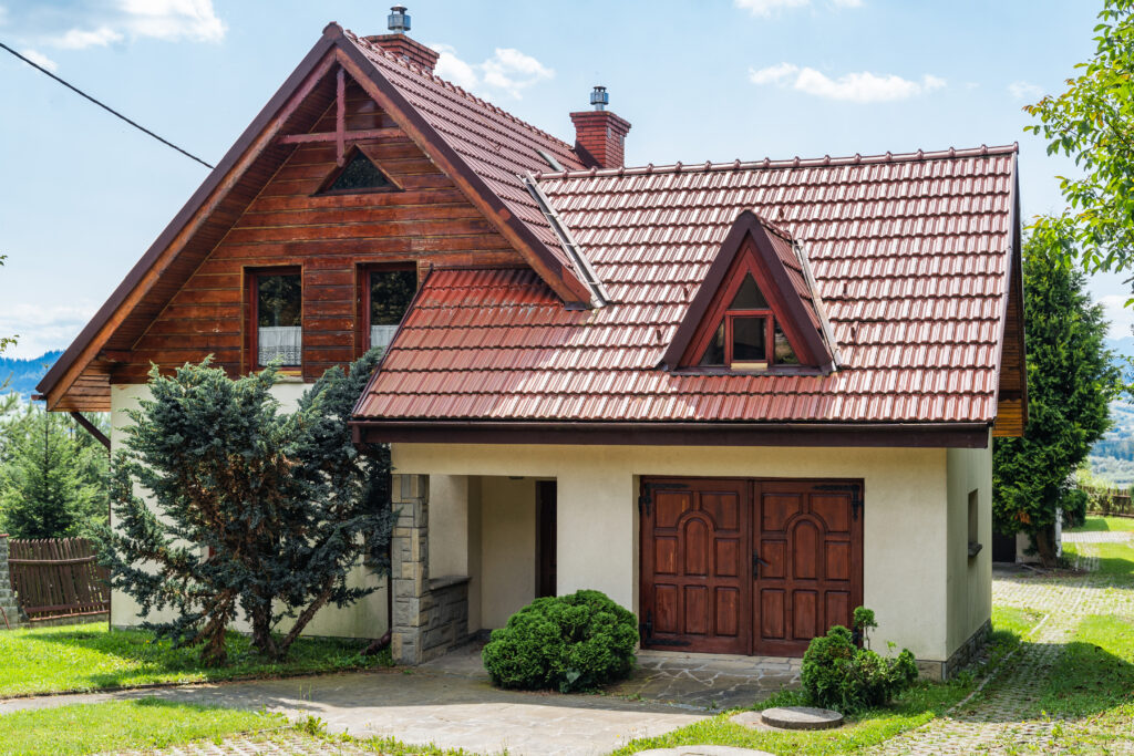 Gorce 15 — Dom Górny z panoramą Jeziora Czorsztyńskiego