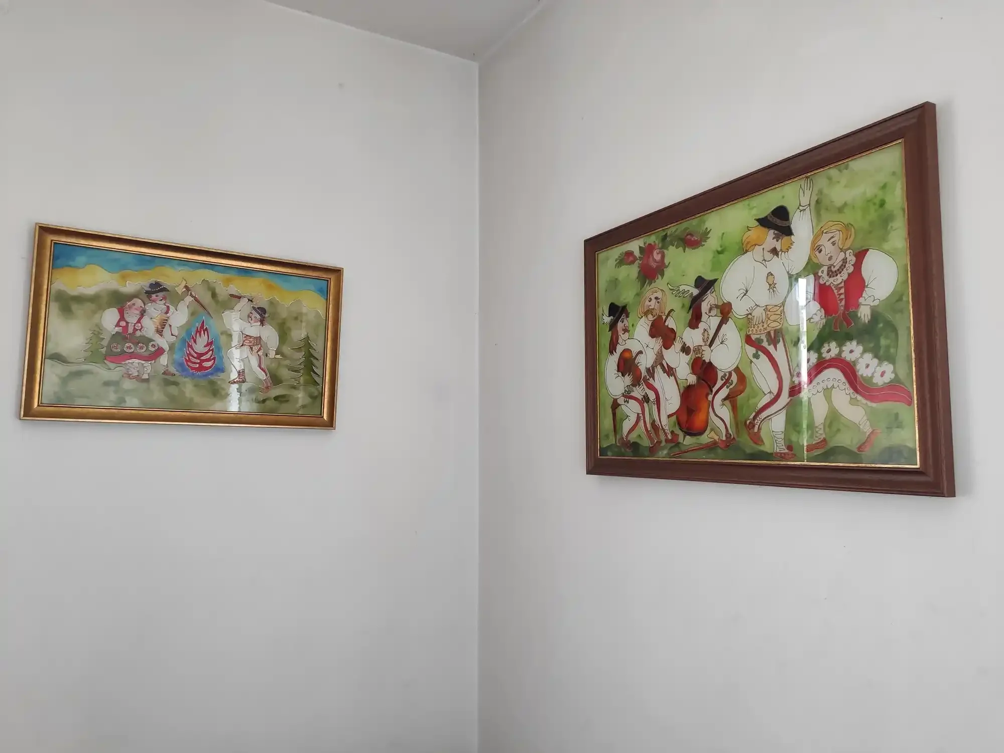 Widok na jezioro i szczyty górskie